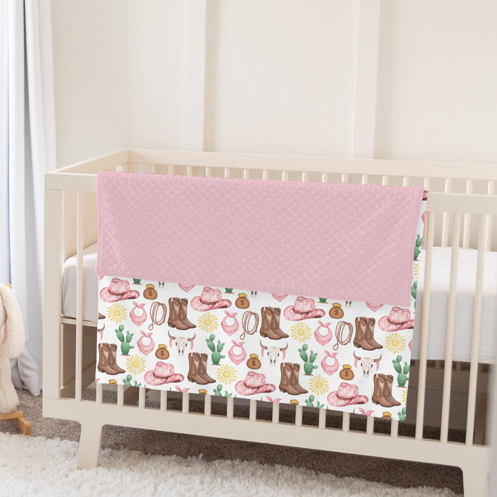 ZoUbqchY double-layer design provides warmth in cool evenings
