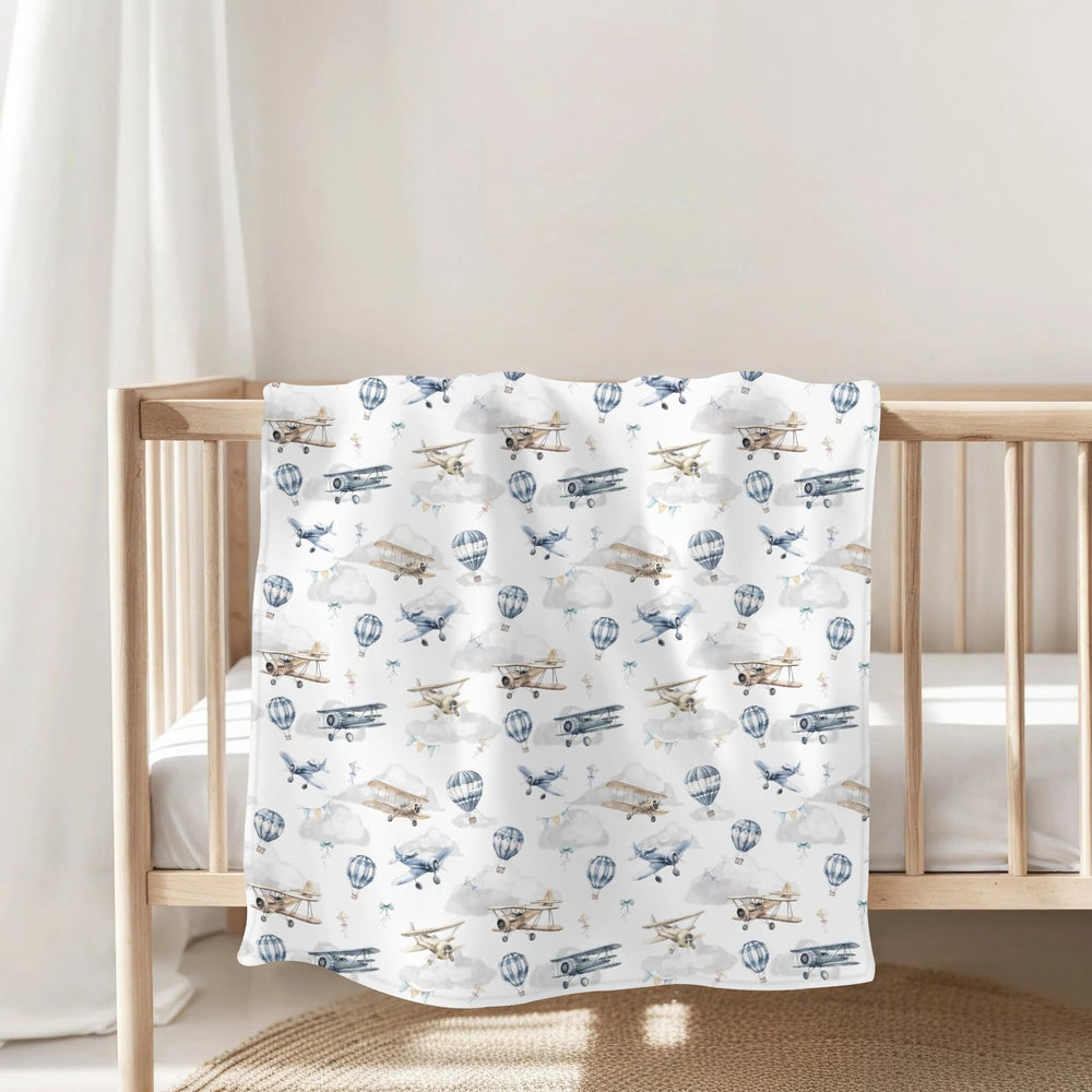 ZoUbqchY Hot air balloon pattern blanket offers soothing nap time.