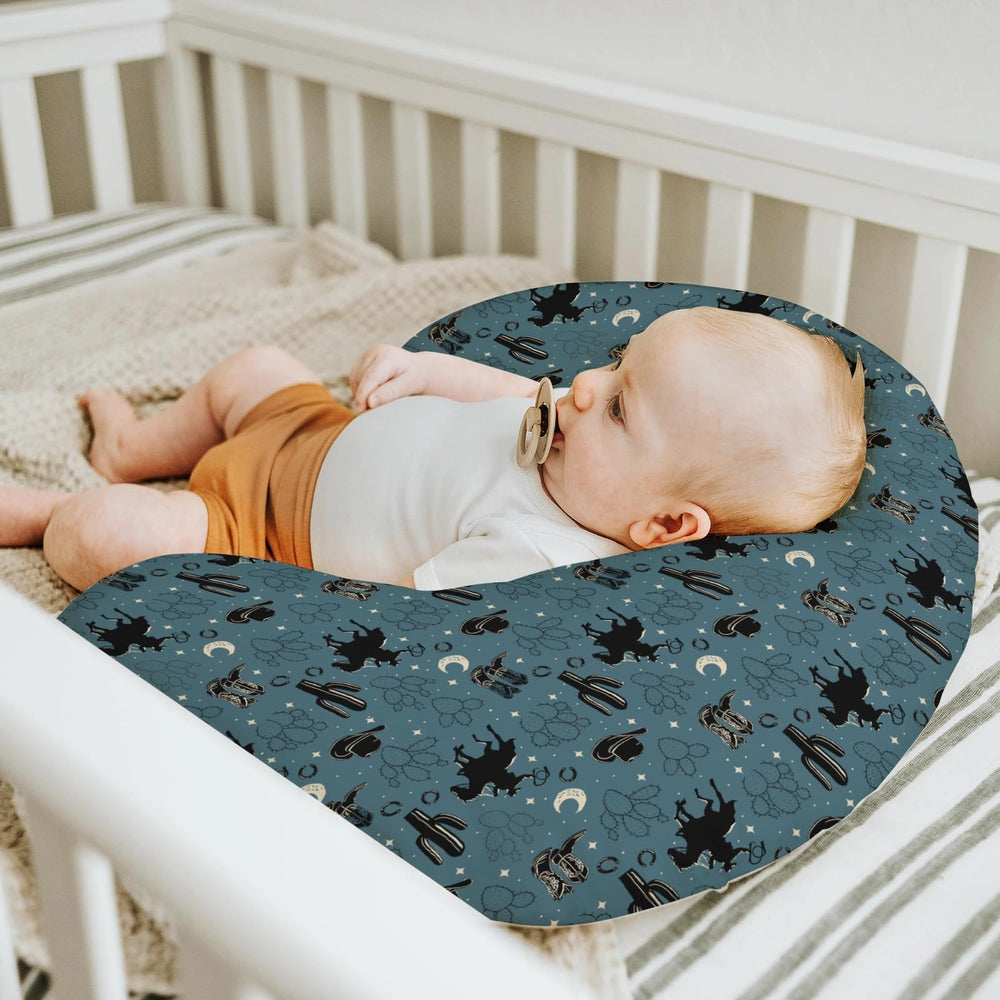ZoUbqchy machine-washable fabric supports busy parents during frequent laundry.