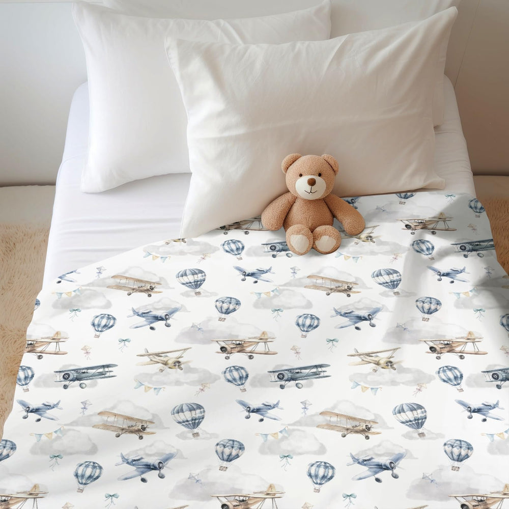 ZoUbqchY Soft flannel texture blanket feels gentle on baby skin.