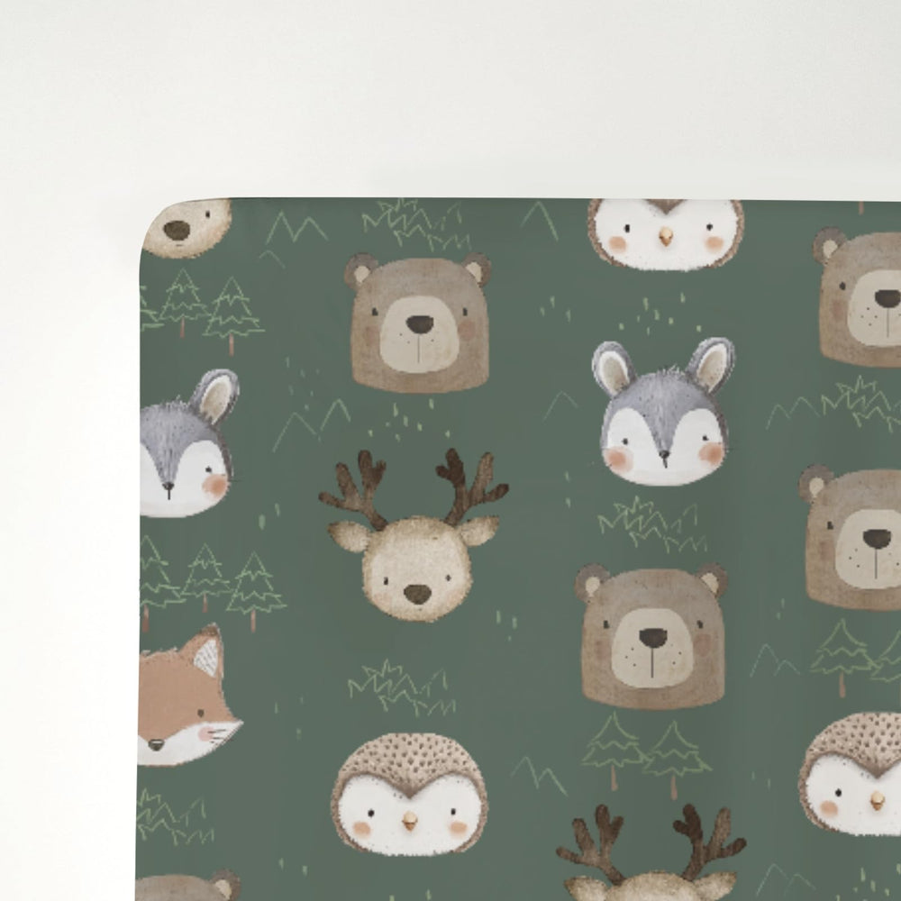 ZoUbqchY unisex crib sheet pairs with any baby room theme.