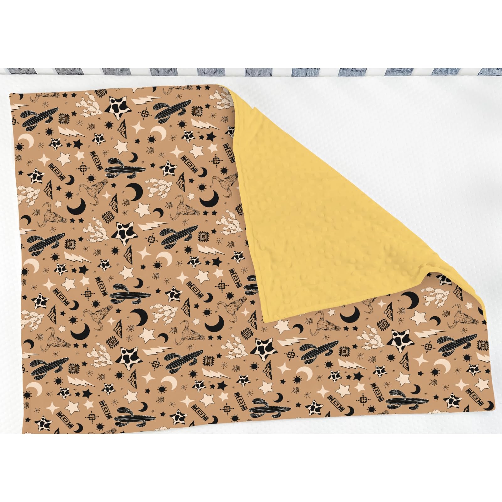 ZoUbqchY vintage western baby blanket with cow skull detail adds charm and softness.