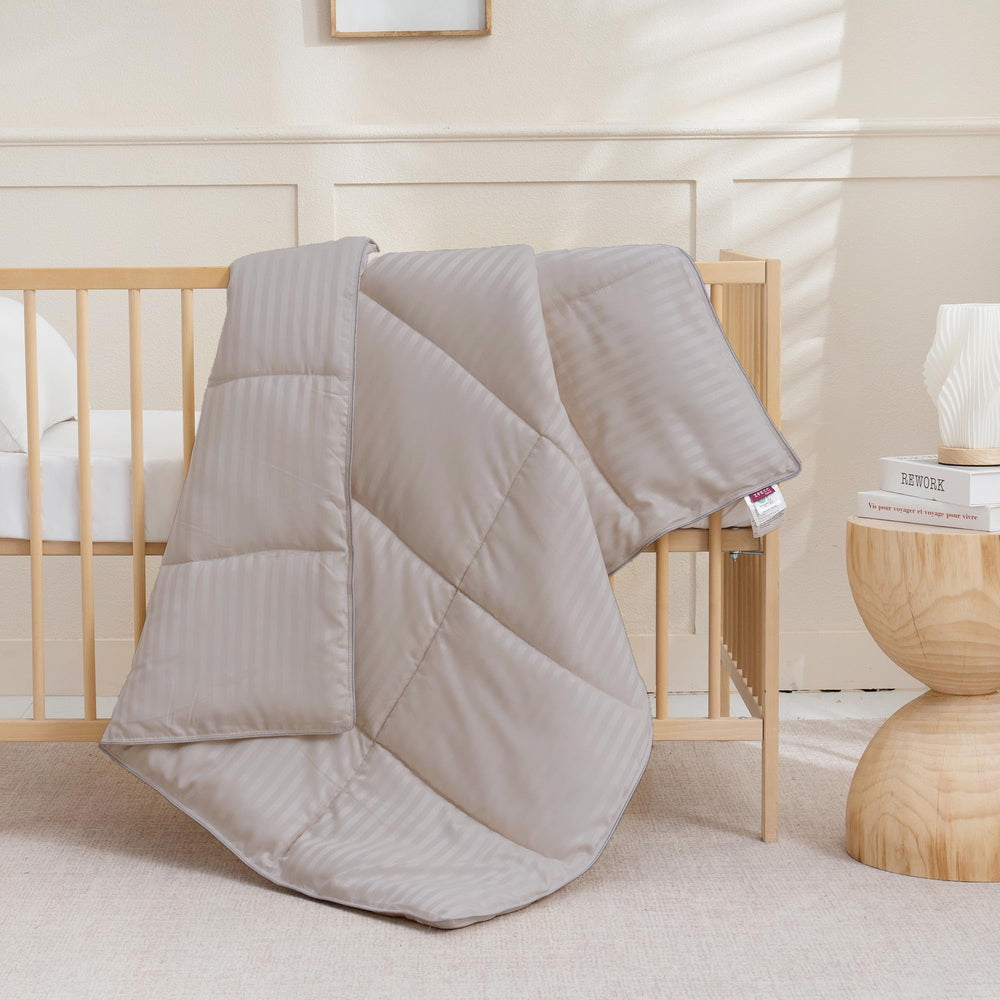 ZPECC all-season use image underlines versatile toddler blanket companion.